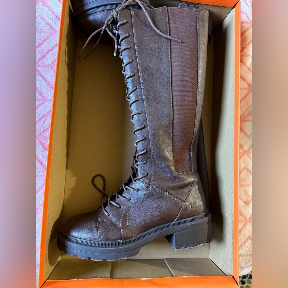 Stylish Brown Lace-Up Boots for Women - Picture 7 of 15